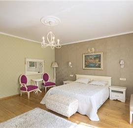 5 bedroom bayside villa with pool near Kotor, sleeps 12